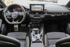 AUDI RS4 Avant quattro/ RS DYNAMIK/ PANO / RS ABGAS AUDI RS4 Avant quattro/ RS DYNAMIK/ PANO / RS ABGAS