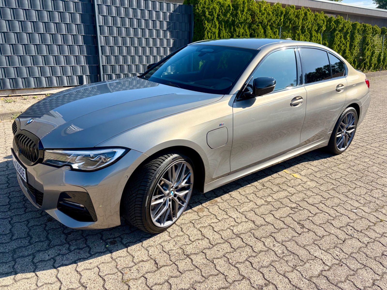 BMW BMW 330e M Sport Laserlicht HUD H&amp;K DAP ACC VOLL