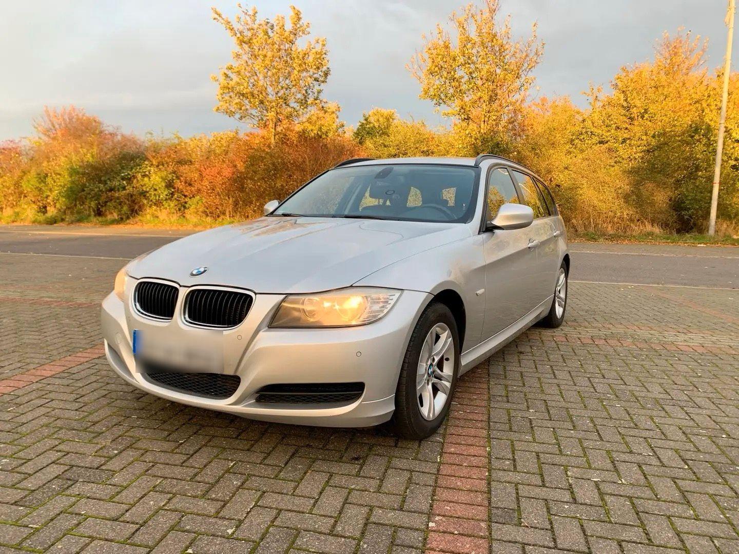 BMW 316 2010 — rear view