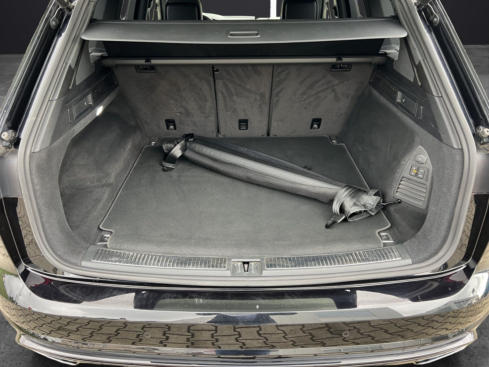 Fahrzeugabbildung Volkswagen Touareg R-Line 4M TDI IQ.Light ACC AHK LUFT STH