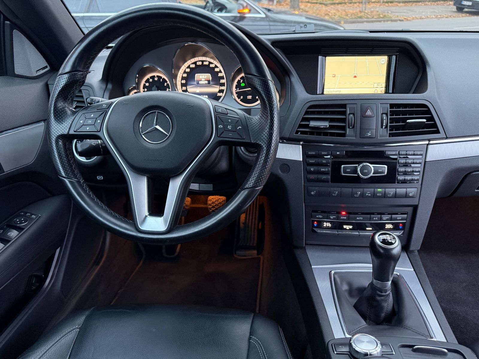 Fahrzeugabbildung Mercedes-Benz E 220 CDI Cabrio AIRSCARF*BIXENON*HARMANKARDON