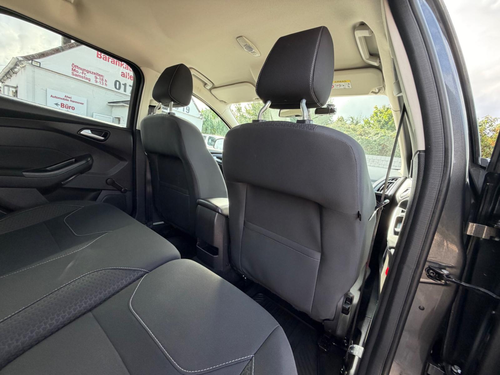 Ford Focus Turnier Sport Sportsitze Sport Lenkrad