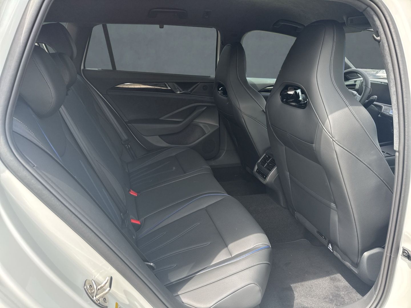 Passat 2.0 TDI R-Line Signature  4Motion HUD Sta