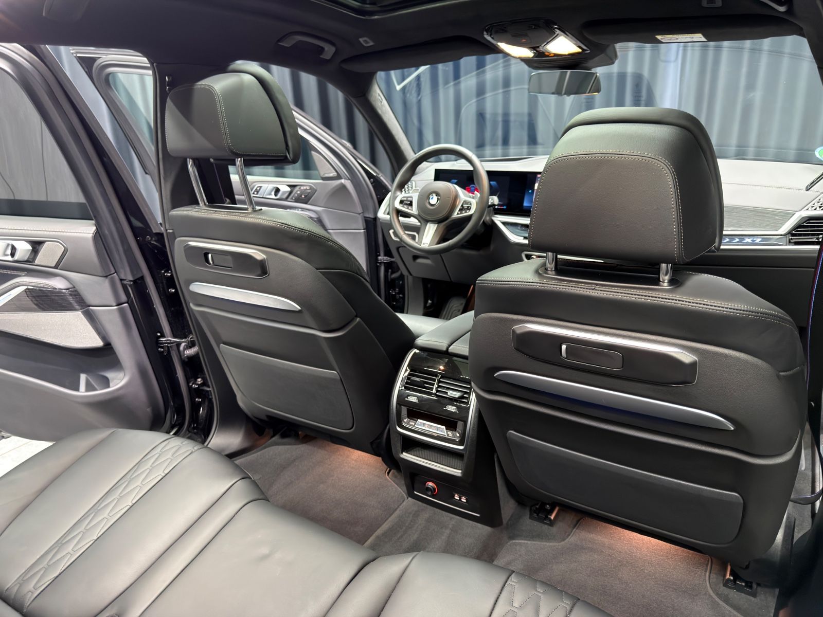 Fahrzeugabbildung BMW X7 xDrive 40d M SPORT PRO|LUFT|PANO|7-SITZER|AHK