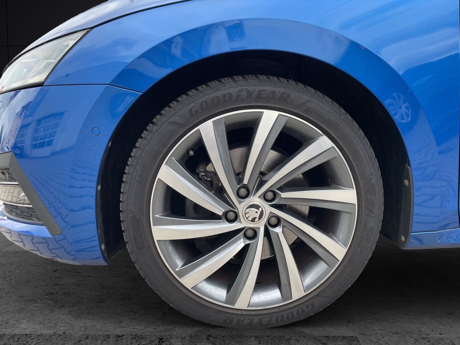 Fahrzeugabbildung SKODA Octavia Combi TSI Style Matrix Navi Pano HUD Led