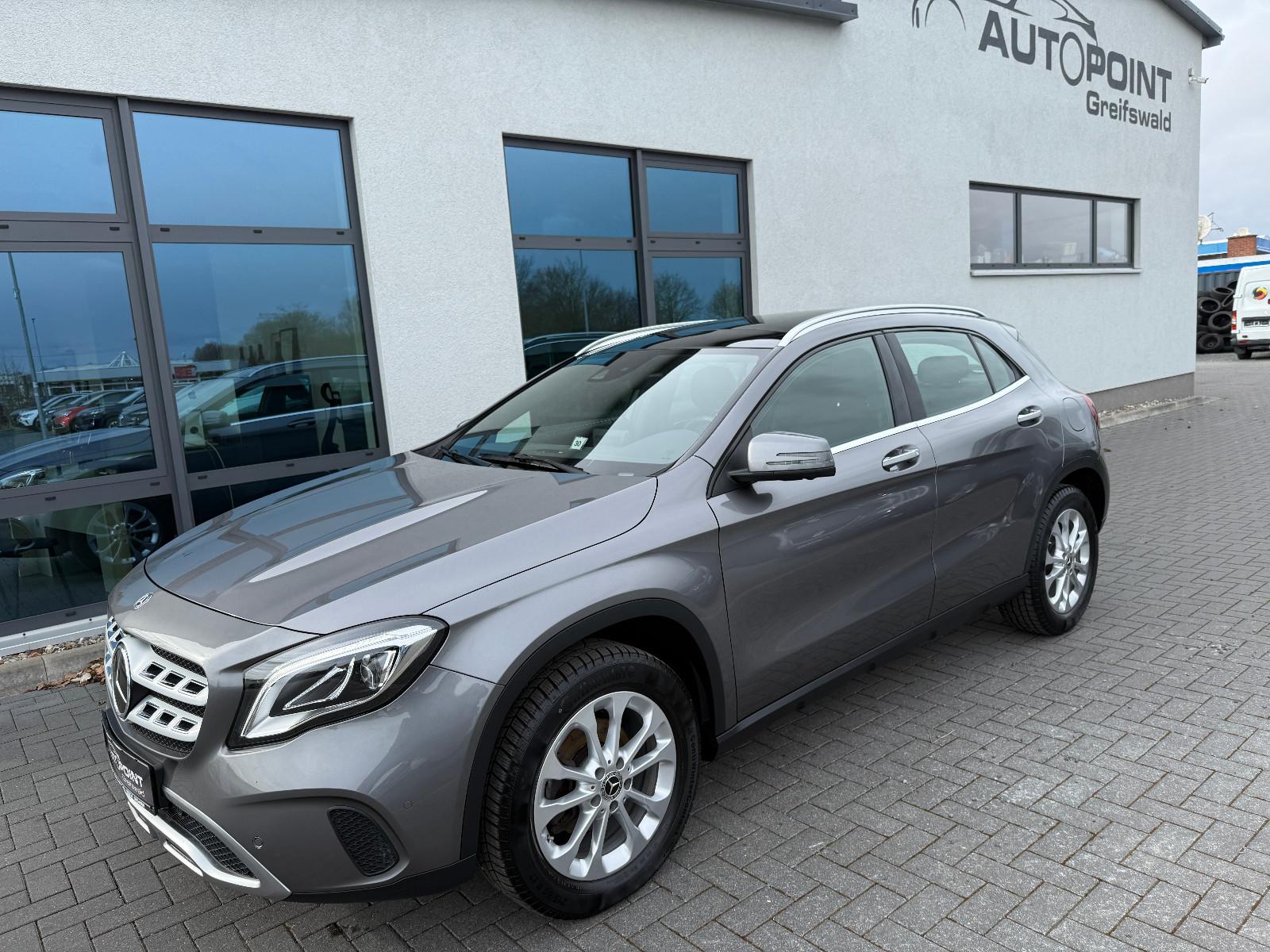 Mercedes-Benz GLA 200 CDI LED NAVI ACC AHK 360º SH PANORAMA