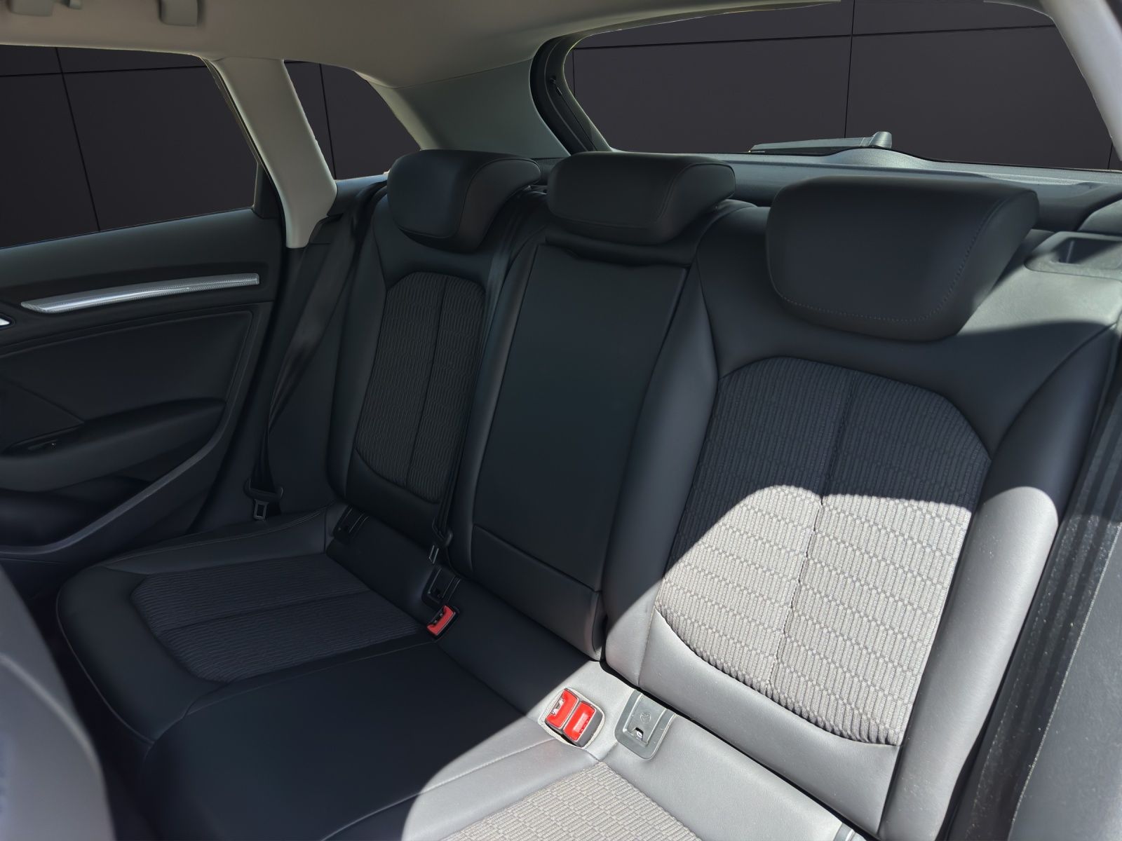 Fahrzeugabbildung Audi A3 Sportback Ambiente TSI DSG AHK XENON NAVI