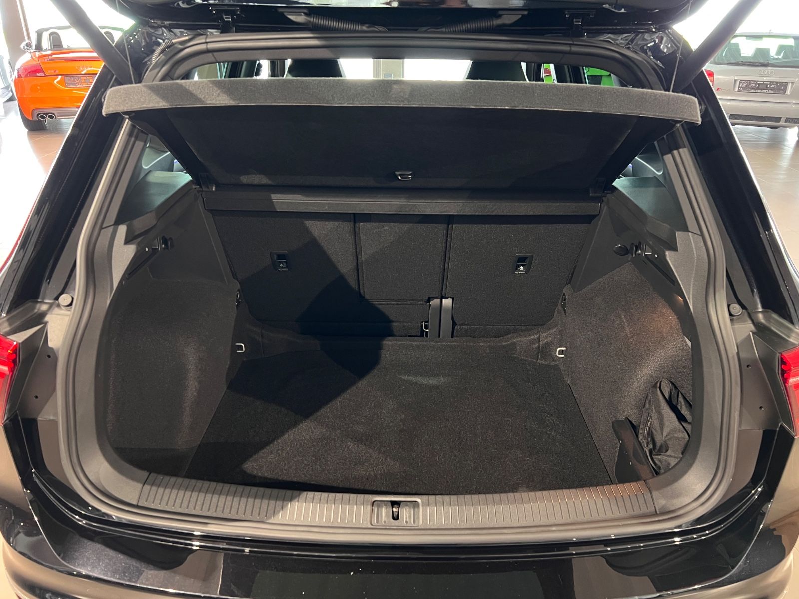 Volkswagen Tiguan 2.0TSI DSG 4MOTION R AHK SCHALEN 4xKAMERA foto 22