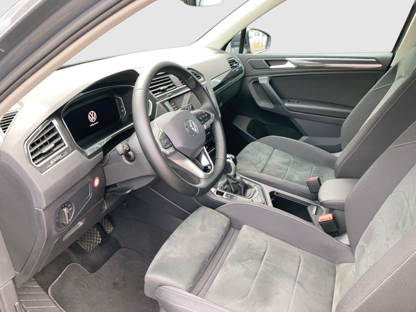 Fahrzeugabbildung Volkswagen Tiguan TSI Elegance 4M DSG Matrix Navi ACC STH A