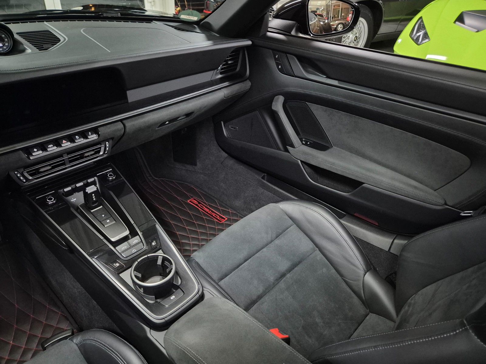 Fahrzeugabbildung Porsche 992 Carrera GTS/Approved 2027/Bose/1A Zustand