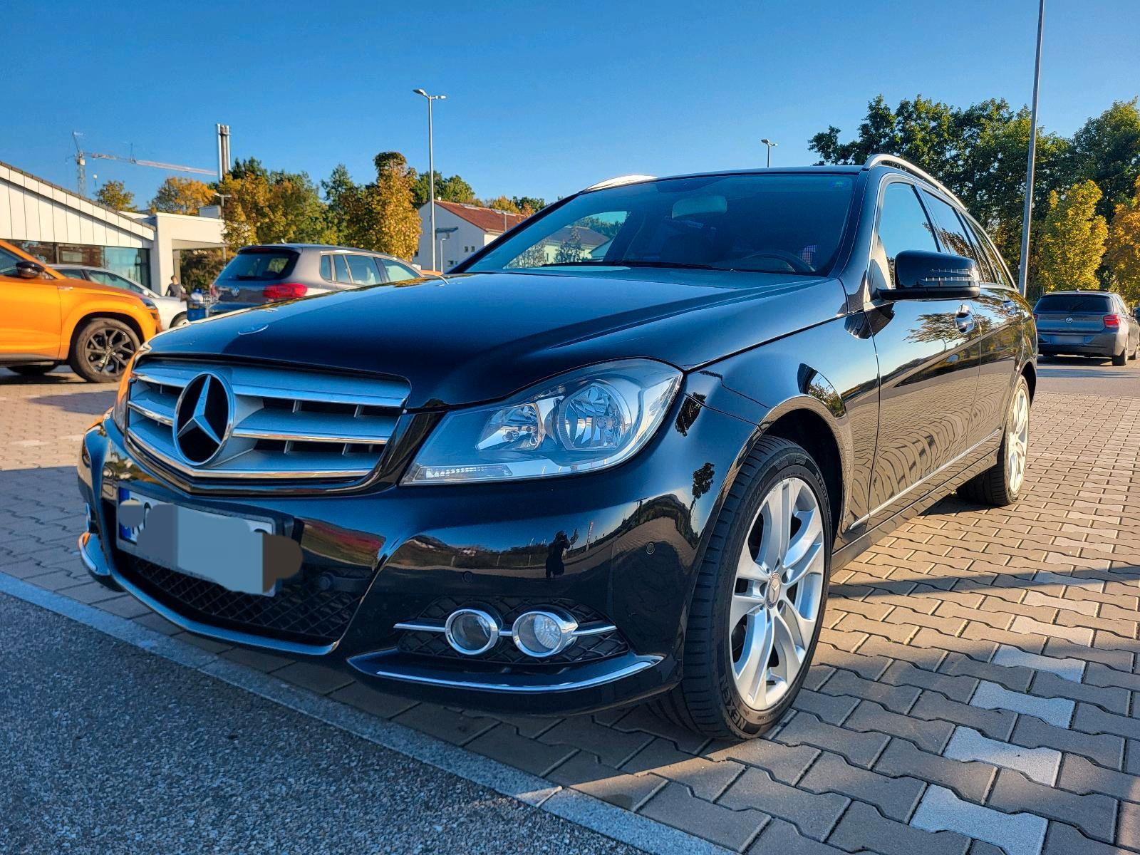 Mercedes-Benz 220, 2012