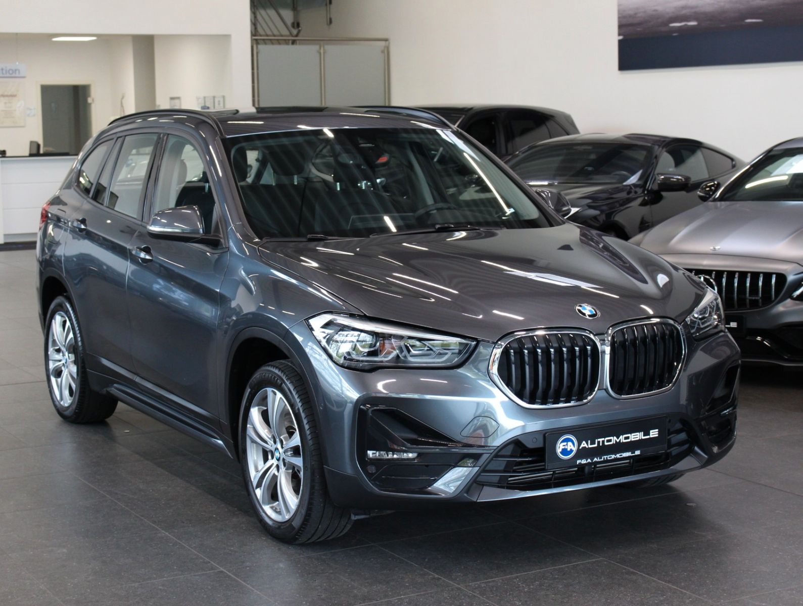 Fahrzeugabbildung BMW X1 xDrive 20 i Sport Line 1. Hand*Pano*HUD*TOP