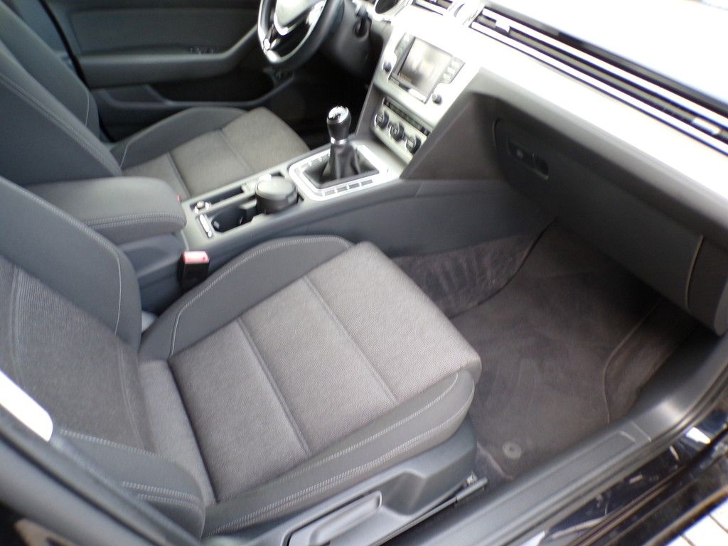Fahrzeugabbildung Volkswagen Passat Variant  1.4 TSI Comfortline *R-Line Spor