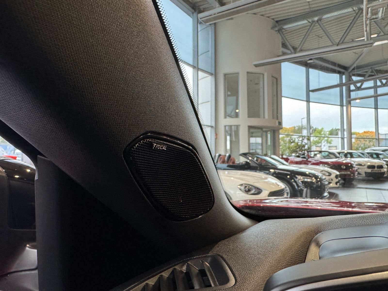 Fahrzeugabbildung Peugeot 2008 GT PANO LED NAVI ALU