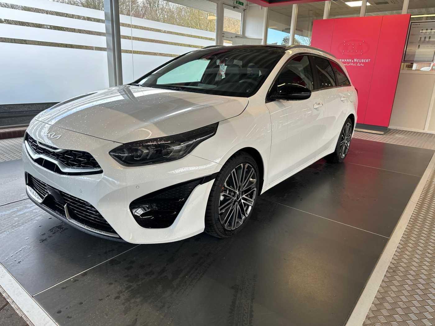 Kia CEED SW 1.5T DCT7 GT-Line TEC LED GD 18Z