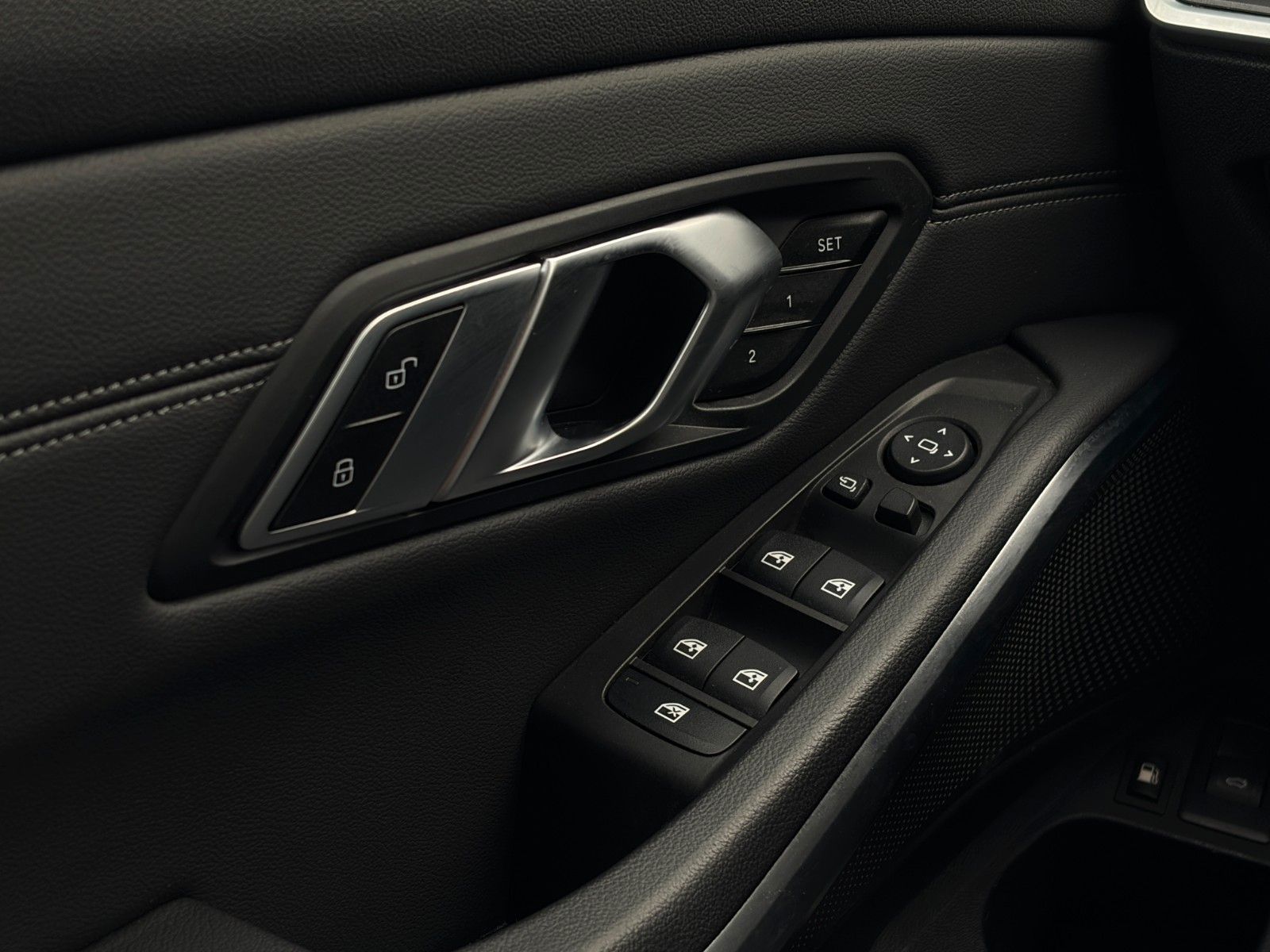 Fahrzeugabbildung BMW 330e Touring Advantage Akustik LcPlus HIFI CAM