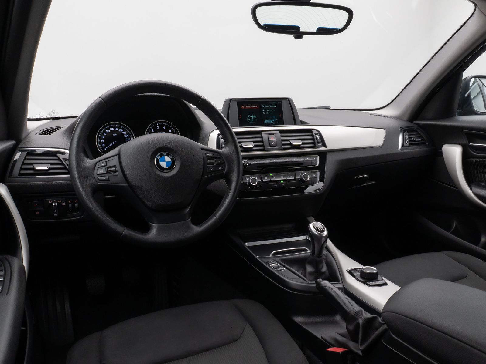 Fahrzeugabbildung BMW 118i  Sitzheizung PDChint Geschwindigkeitsreg