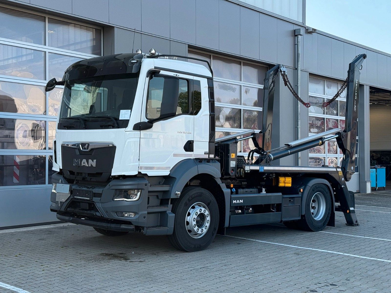 Fahrzeugabbildung MAN TGS 18.430 4x2 Absetzkipper MEILLER 12AK Funk