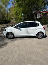 Peugeot 208 PureTech 110 EAT6 Allure Allure - weiße Peugeot 208