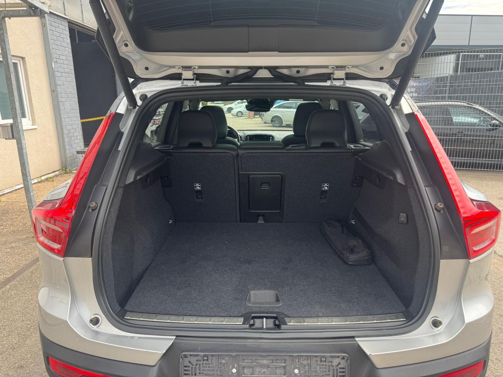 Volvo XC40 R Design 2WD T3-Xenium-Sensus-Kamera-Pano-