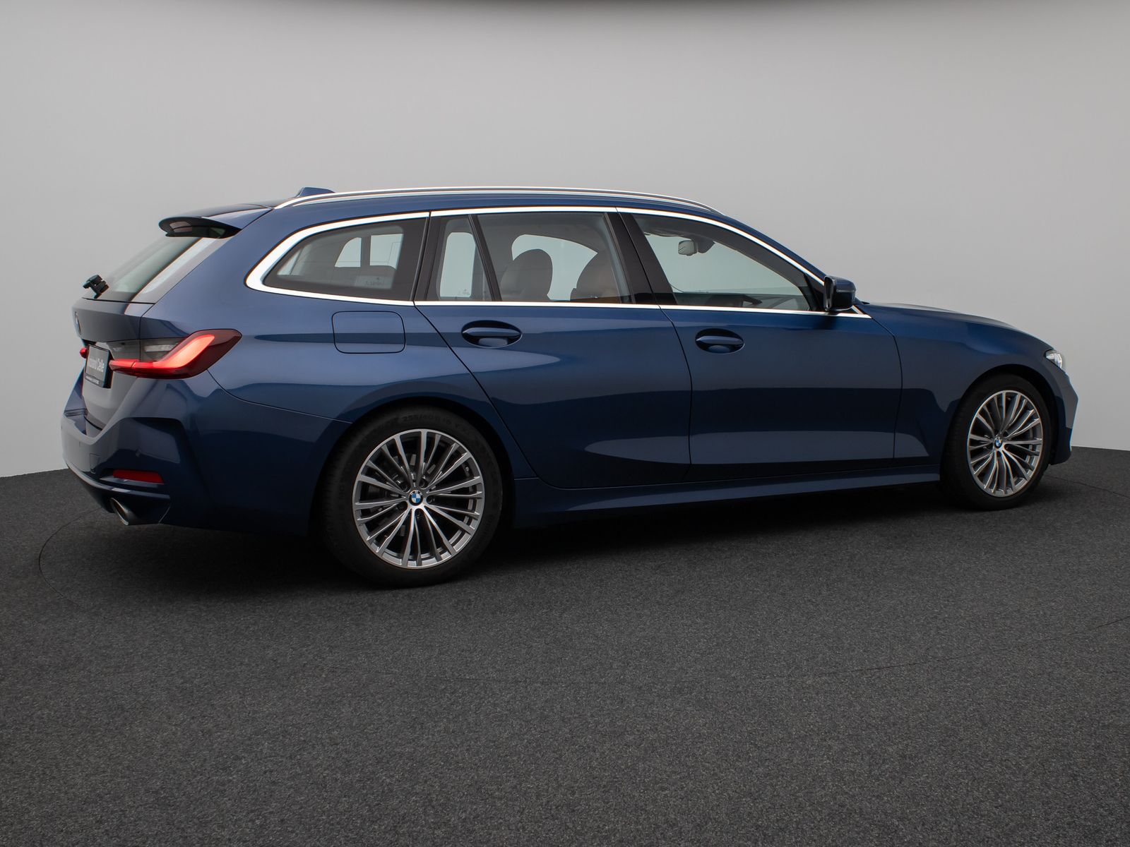 Fahrzeugabbildung BMW 320d Individual DAB HiFi Leder AHK Alarm Sport