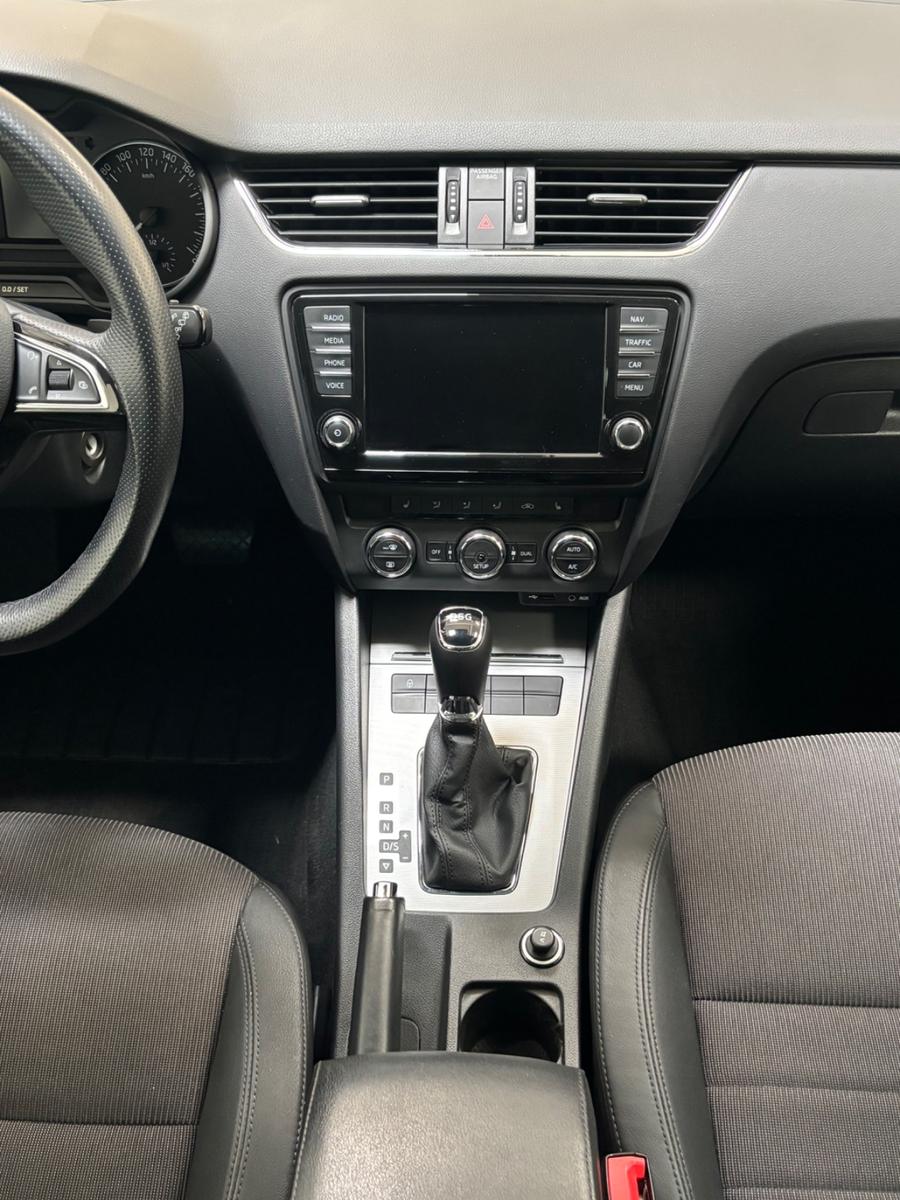 Skoda Octavia 2.0 TDI,Automatik,Scheckheft,Teilleder