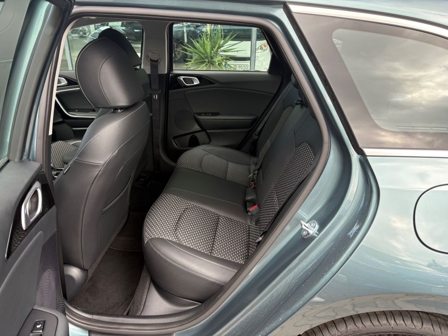 Fahrzeugabbildung Kia Ceed_sw Spirit SpurHalAss P1 P4 P5 El. Panodach