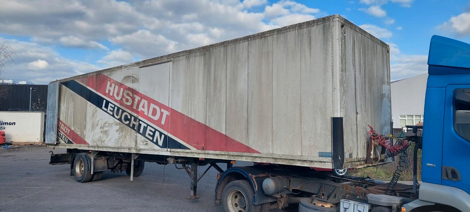 Andere Kofferauflieger als Lagerfläche