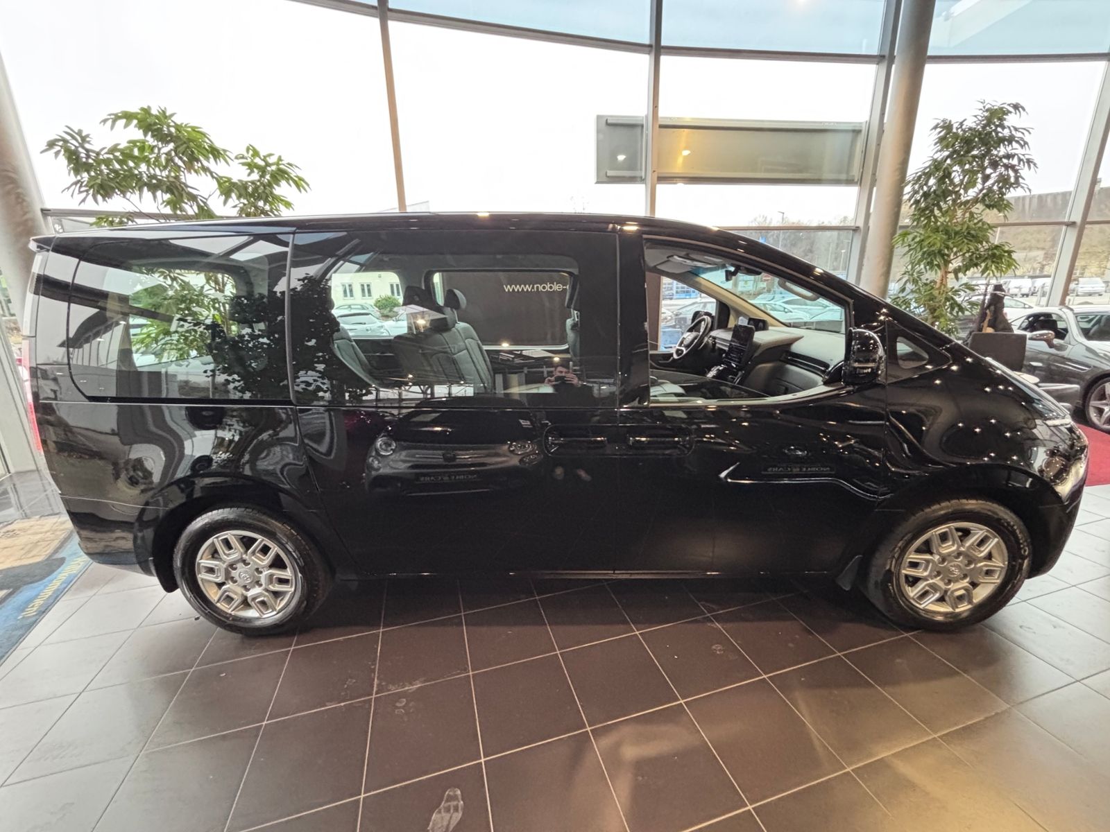 Fahrzeugabbildung Hyundai STARIA Trend 2WD SHZ LED NAVI ALU