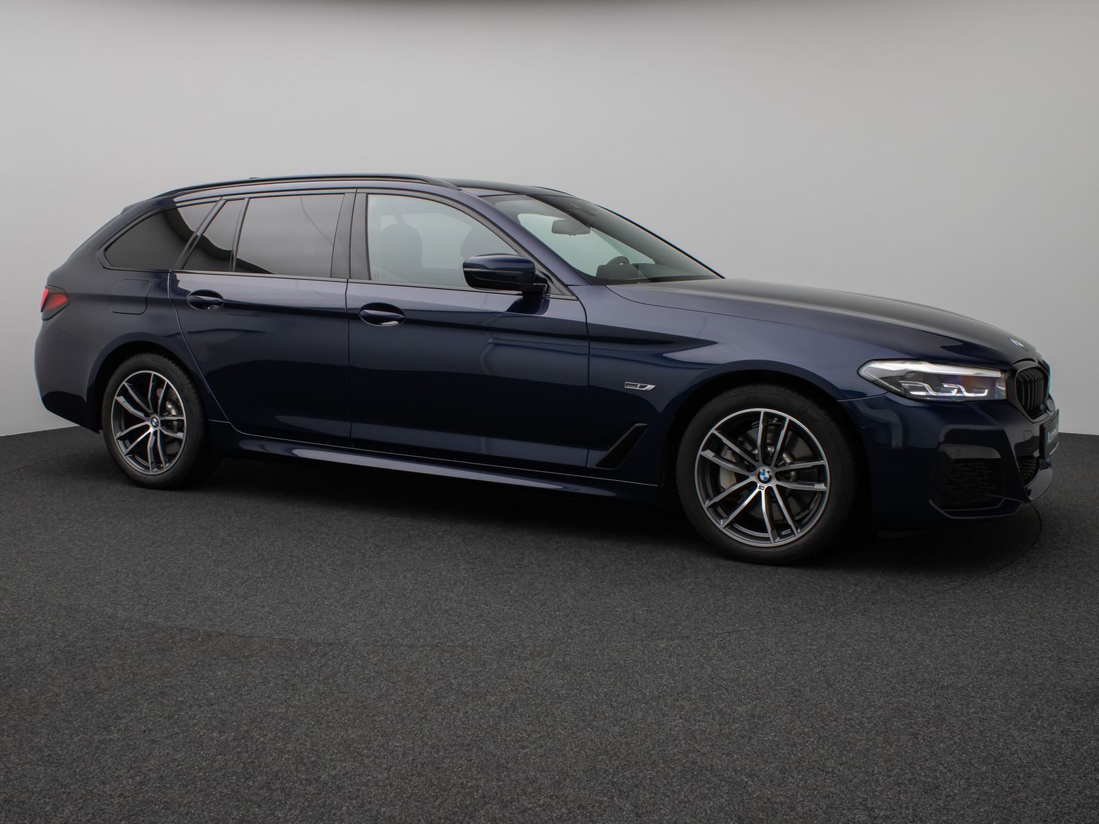 Fahrzeugabbildung BMW 530e xD M Sport Kamera H/K DAB Individual Alarm