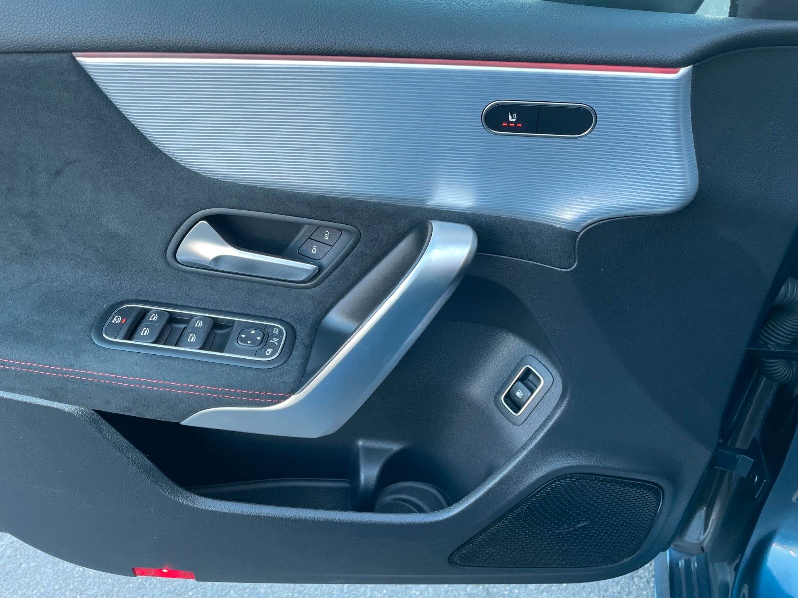 Fahrzeugabbildung Mercedes-Benz A 250e Limo+AMG+Ambiente+RFK+19Zoll+MBUX+LED+