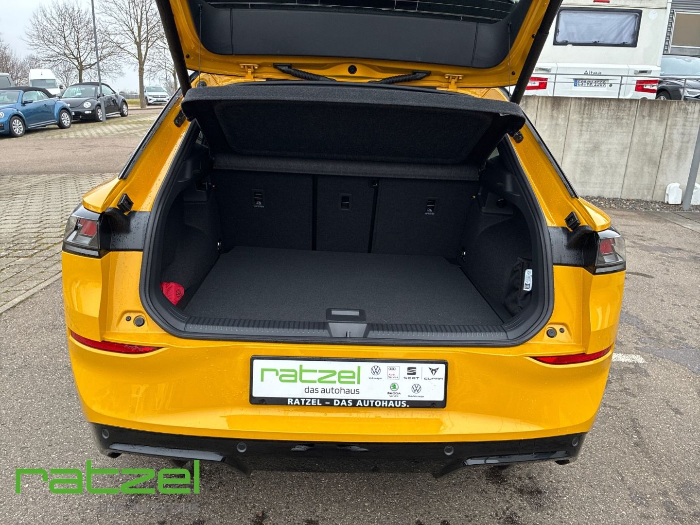Fahrzeugabbildung Volkswagen T-Roc R-LINE 1.5 eTSI DSG IQ.Drive+LED+Keyless