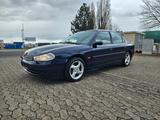 Ford Mondeo 2.5 V6 Ghia Auto Ghia - Ford Mondeo mit Benzin-Antrieb: Limousine, 2.5