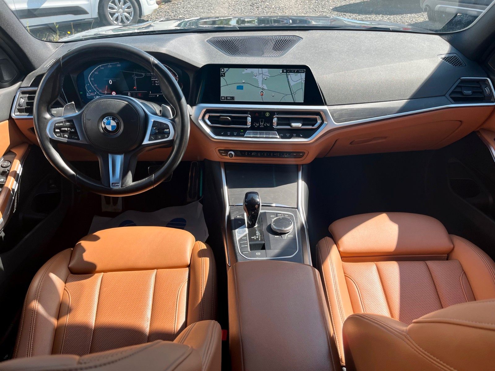 Fahrzeugabbildung BMW 320d Sport-Aut. M SPORTPAKET Navi Leder AHK LED