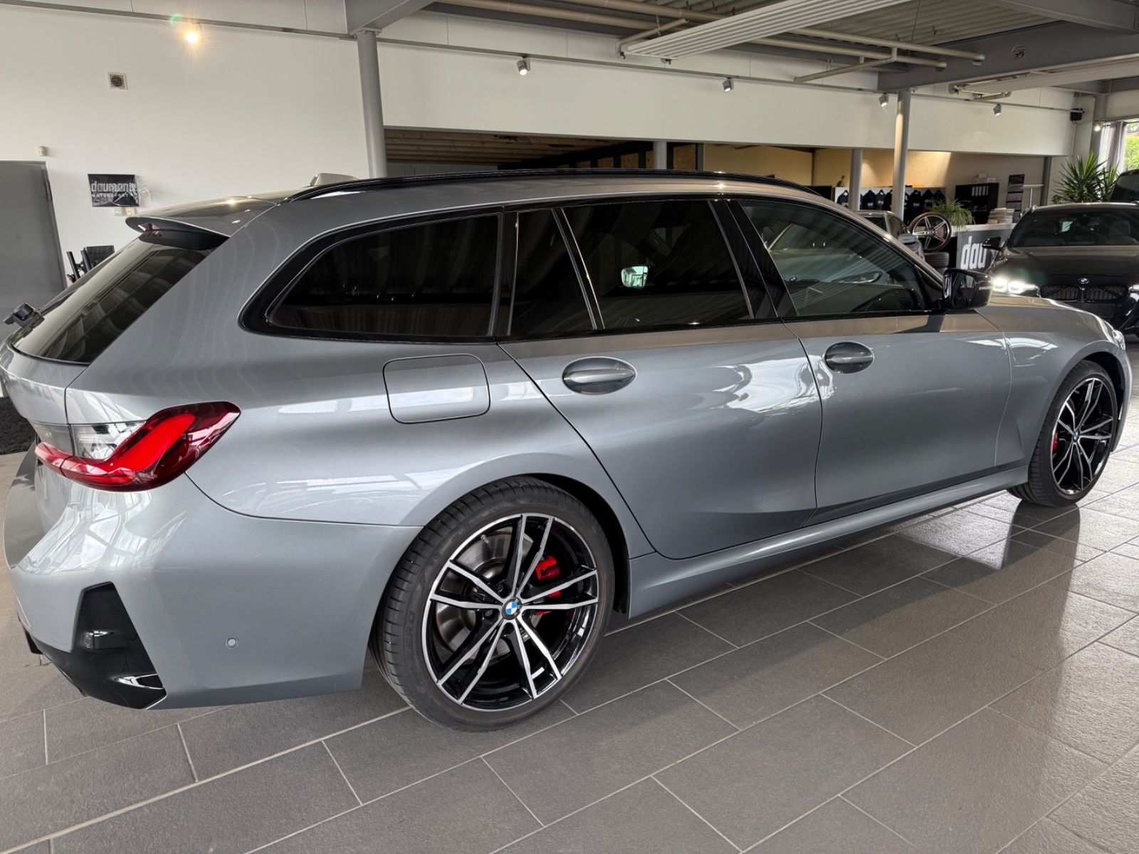 Fahrzeugabbildung BMW 320d Touring xDrive MSport*LED*HK*AHK*MSitze*360