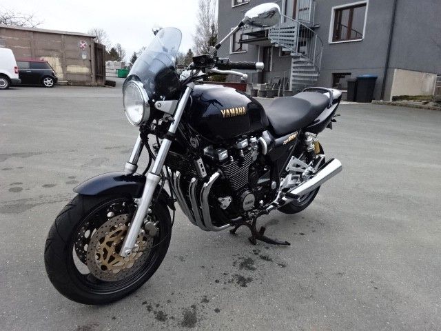 Yamaha XJR 1200