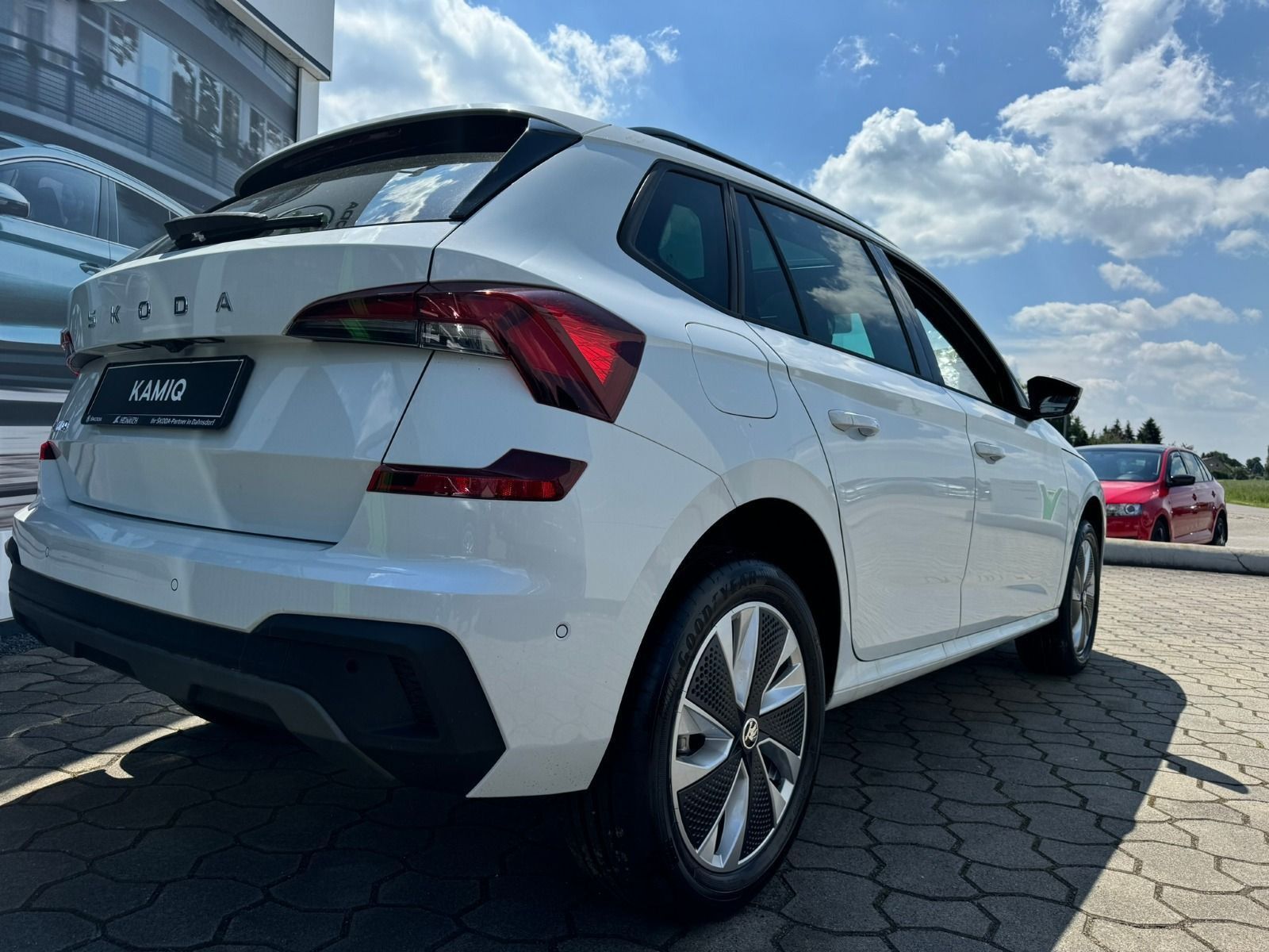 Fahrzeugabbildung SKODA Kamiq 1.5TSI DSG*RFK*NAV*eHeck*SideAss*