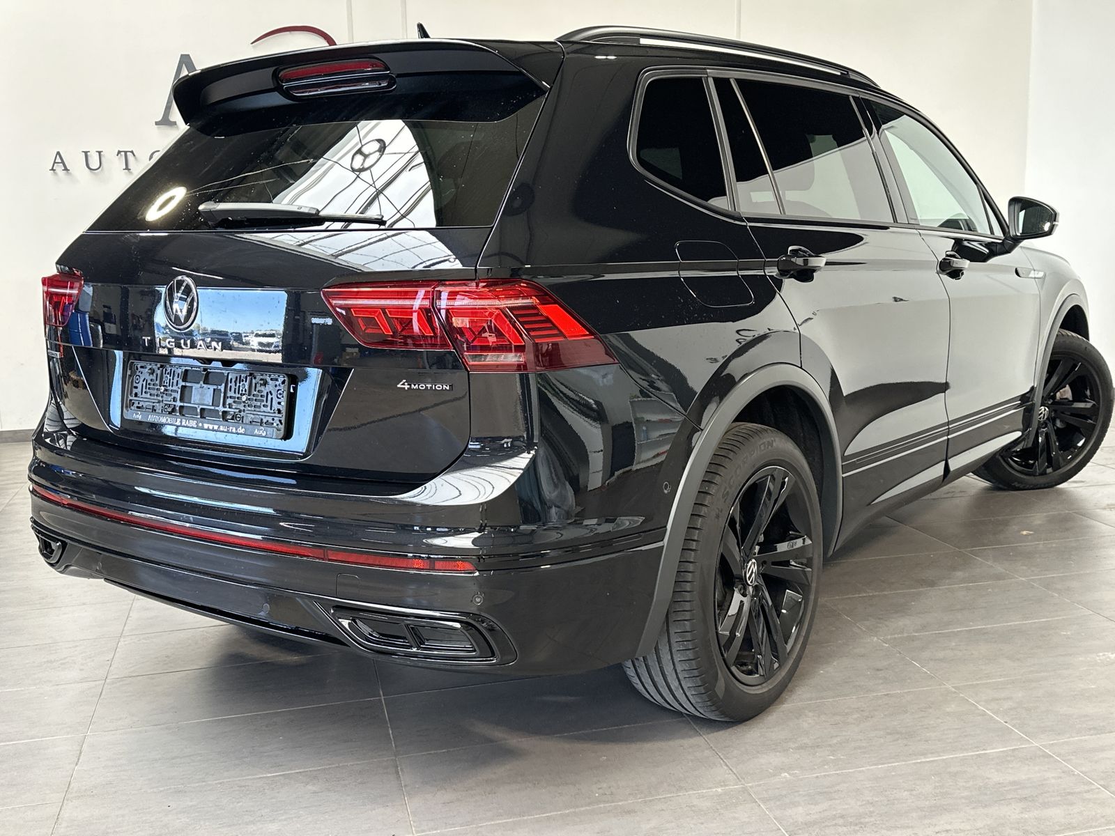 Fahrzeugabbildung Volkswagen Tiguan Allspace 2.0 TSI R-Line 4M NAV+MATRIX+ACC