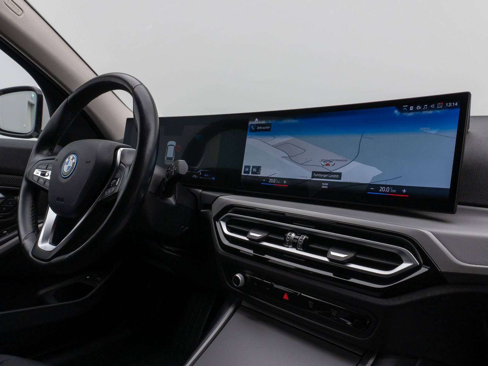 Fahrzeugabbildung BMW 330e Kamera HUD DAB Stop&Go Komfort Fernlichtass