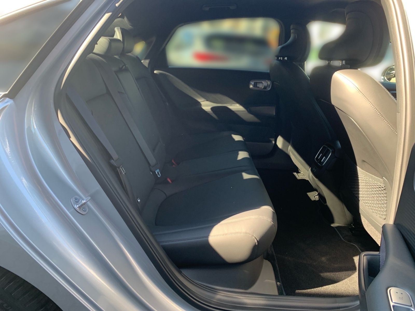 Fahrzeugabbildung Hyundai IONIQ 6 Uniq 77,4 kWh Elektro 4WD