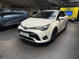 Toyota Avensis Touring Sports - weiße Toyota Avensis