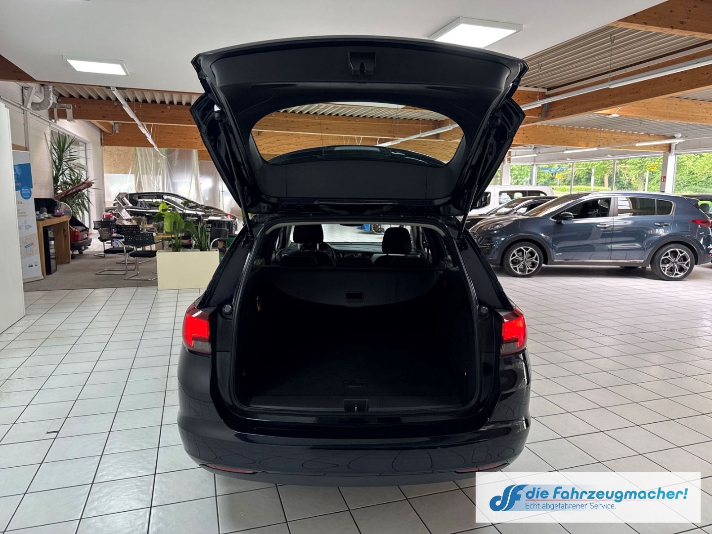 Fahrzeugabbildung Opel Astra K Sports Tourer Edition Start Stop Navi AC