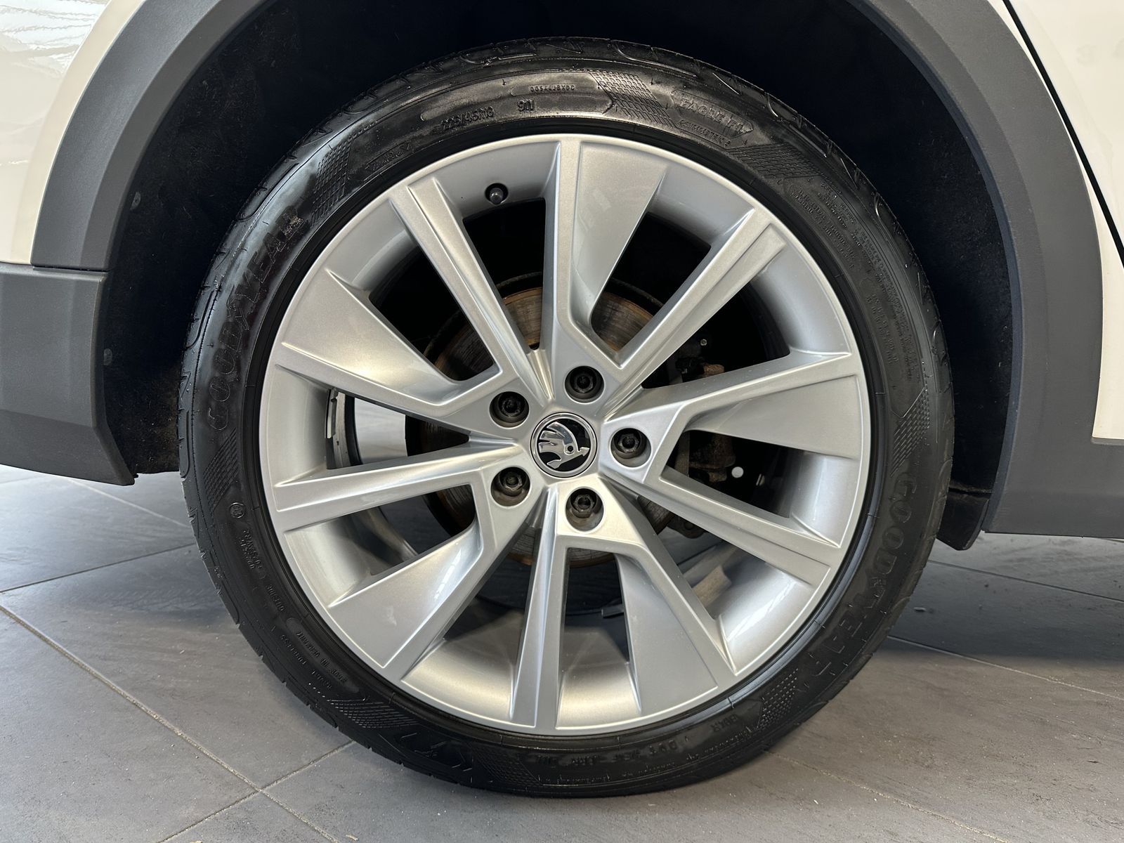 Fahrzeugabbildung SKODA Octavia Combi Scout 2.0 TDI DSG 4x4 NAV+LED+AHK