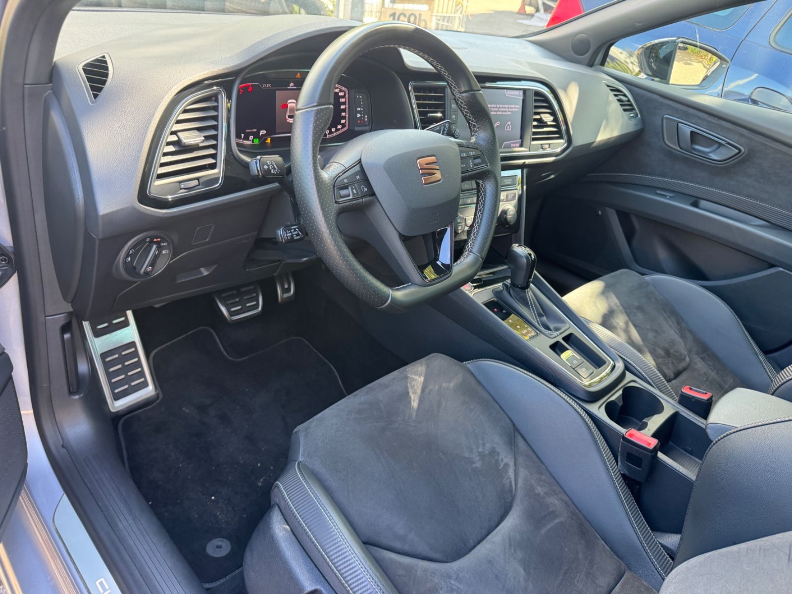 Fahrzeugabbildung SEAT Leon Cupra 290 Panorama+LED+Navi+BeatsAudio