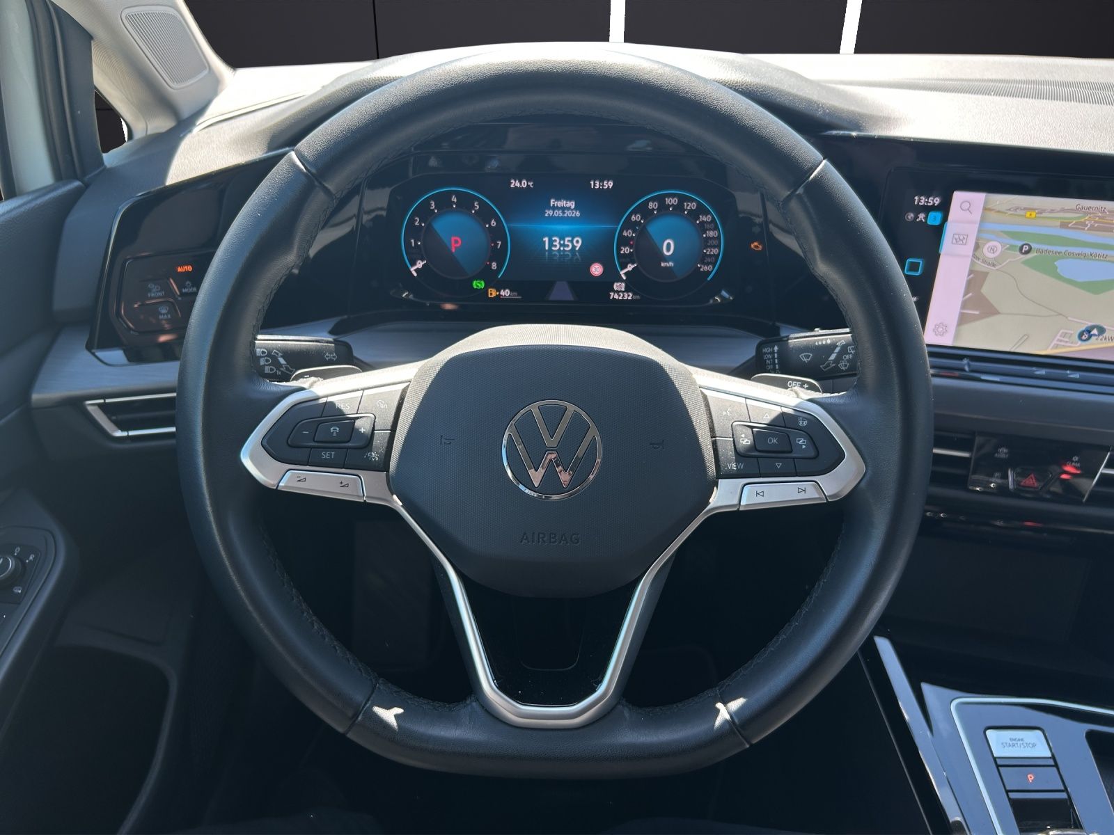 Fahrzeugabbildung Volkswagen Golf VIII Variant eTSI  Style DSG Matrix AHK Nav