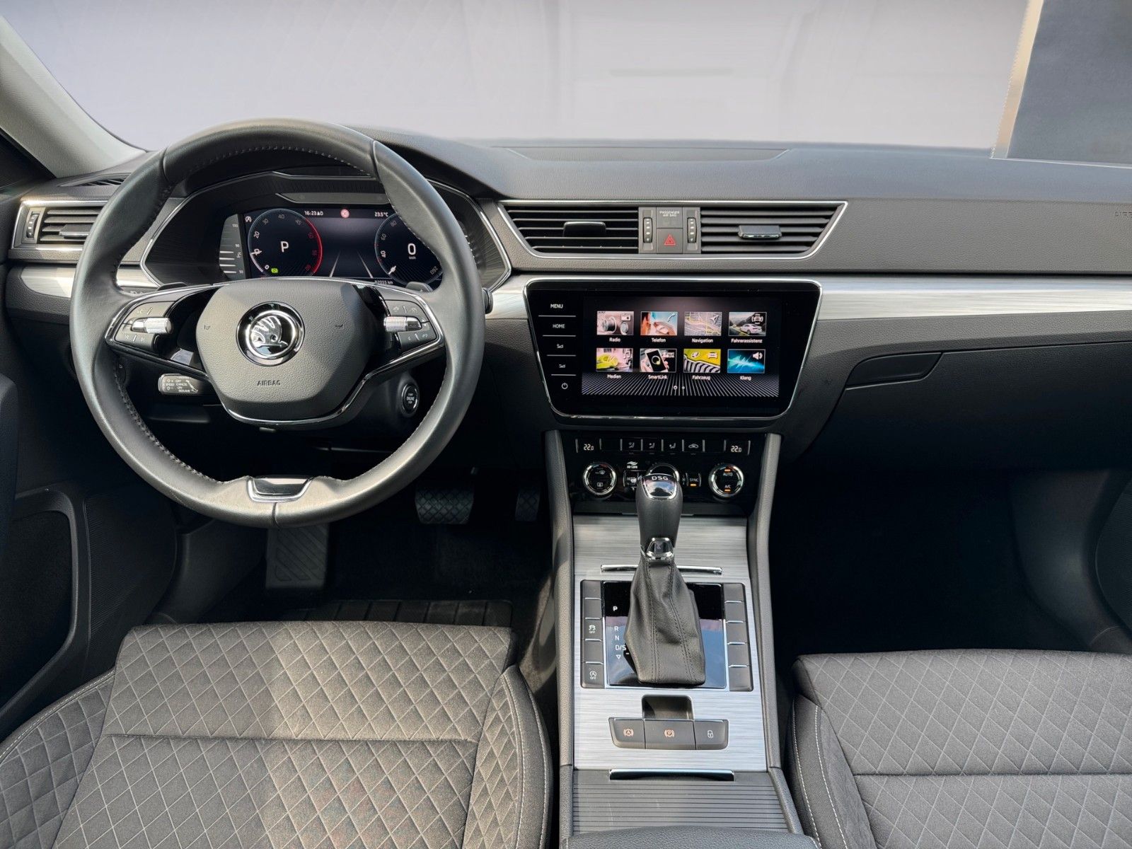 Fahrzeugabbildung SKODA Superb Combi Ambition