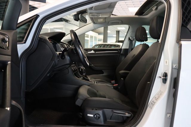 Fahrzeugabbildung Volkswagen Golf VII Lim Highline R-Line|PANO|LED|ACC|KAMERA