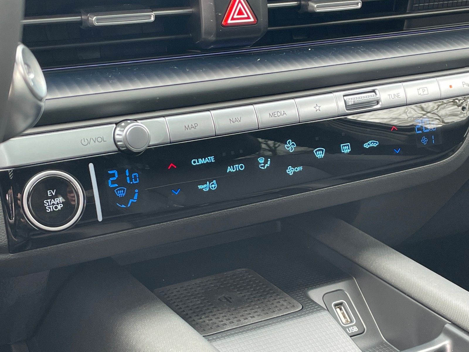 Fahrzeugabbildung Hyundai IONIQ 6  UNIQ 239kW *RW583KM*MatrixLED*HeUp*360°