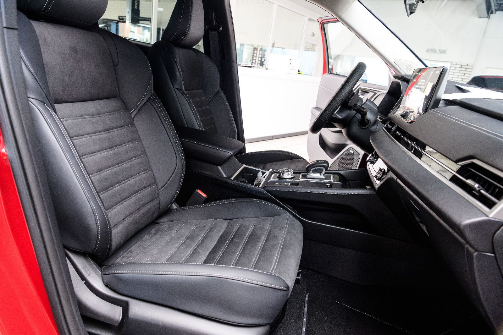 Fahrzeugabbildung Mitsubishi Outlander Intro Edition +4WD+ LED+AHK+Kam+20"