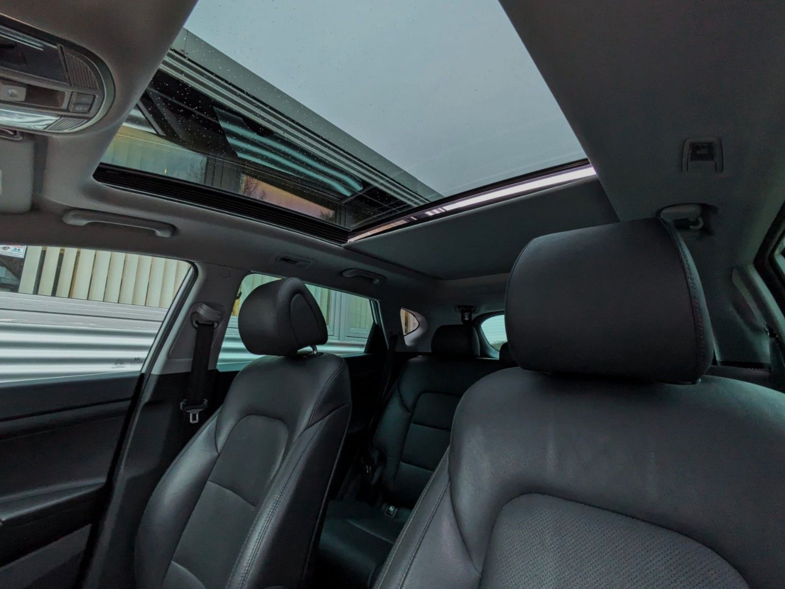 Fahrzeugabbildung Hyundai Tucson PREMIUM 4WD LEDER NAVI PANO PARKASS. LED